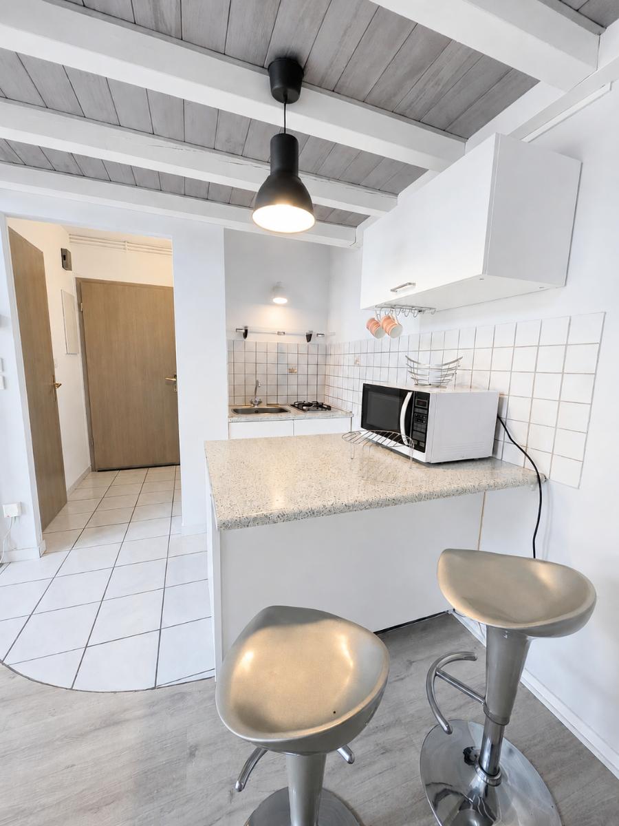 Kitchenette équipée de la location studio Saint-Avold